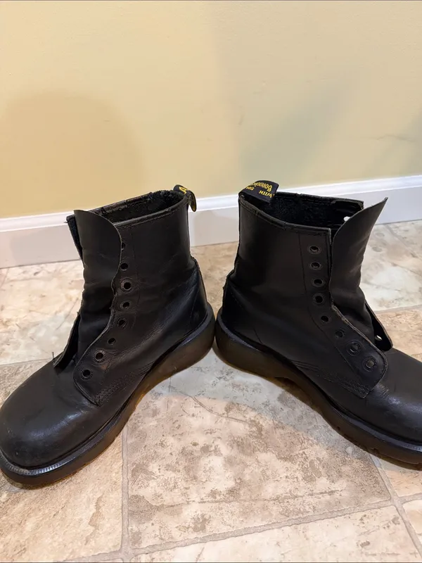 Women’s Dr Martens Vintage Black Leather Lace-Up Combat Boots without Shoe Laces - Image 3