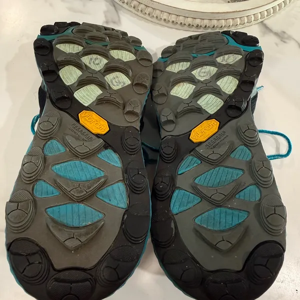 Merrell women’s Black and Teal running Sneakers - Image 8