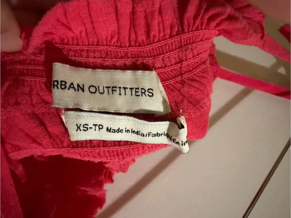 NWT urban outfitters cute Bright Pink Tie-Strap Smocked Crop Top - Image 4