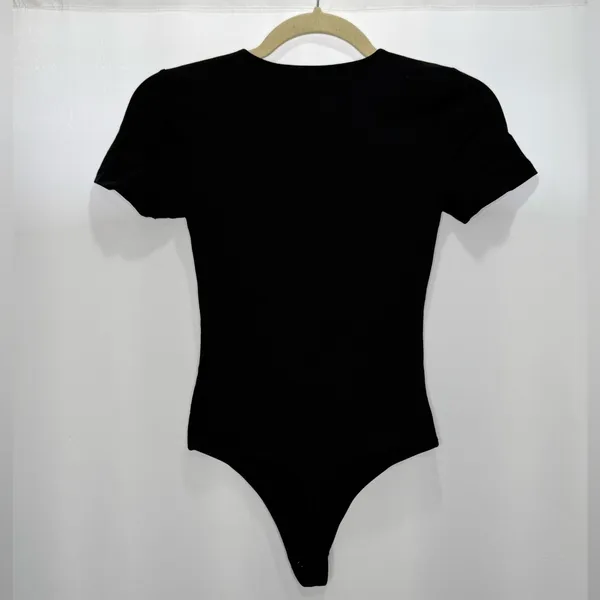 Babaton Aritzia Contour Crew Shortsleeved Bodysuit - Image 4