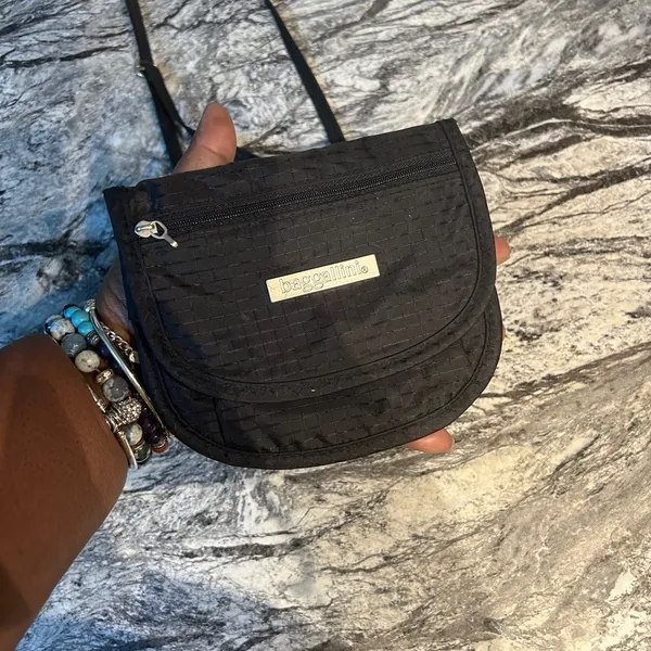 Baggallini Black Crossbody Bag with Gold Accents - Image 4