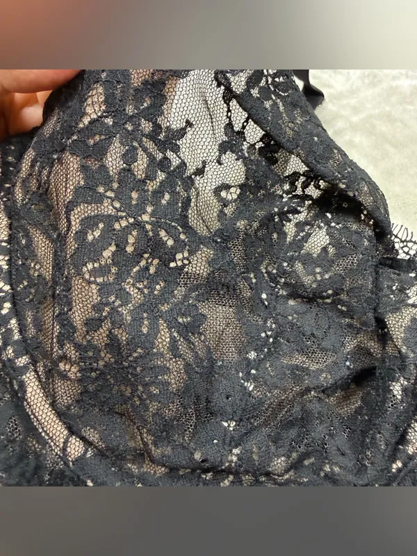 Victoria's Secret Black Lace unlined Underwire Bra SZ:38DD - Image 4