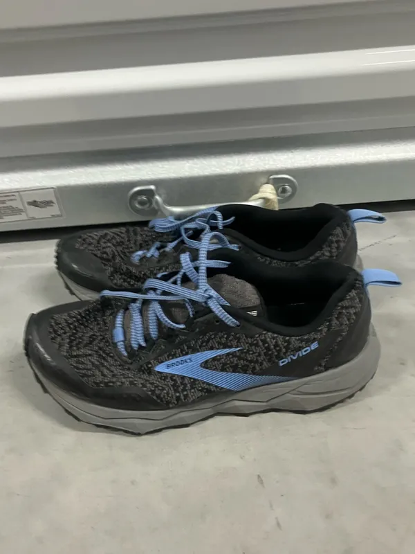 Brooks Women’s Divide 4 Trail Running Shoes in black and blue - Image 3