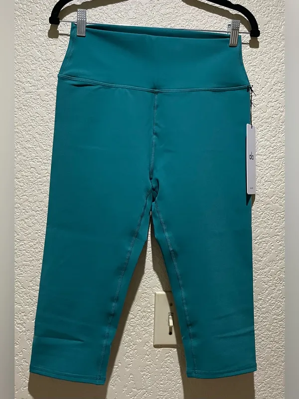 Alo Yoga NWT 16” High Waist Airbrush Capri Leggings Emerald Isle Green Size L - Image 4