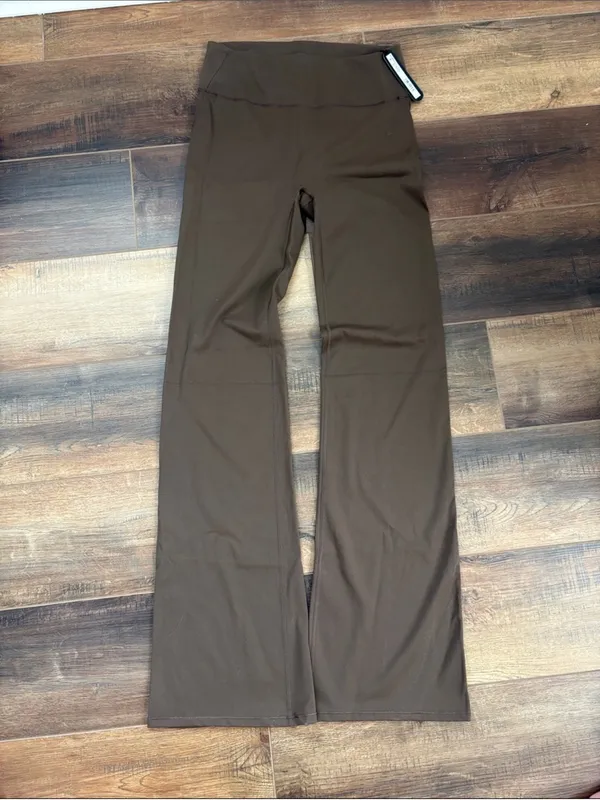 Nike Skims Matte Women's High Waisted Slim Flared Leggings DARKSEPIA NWT L(G23 - Image 3