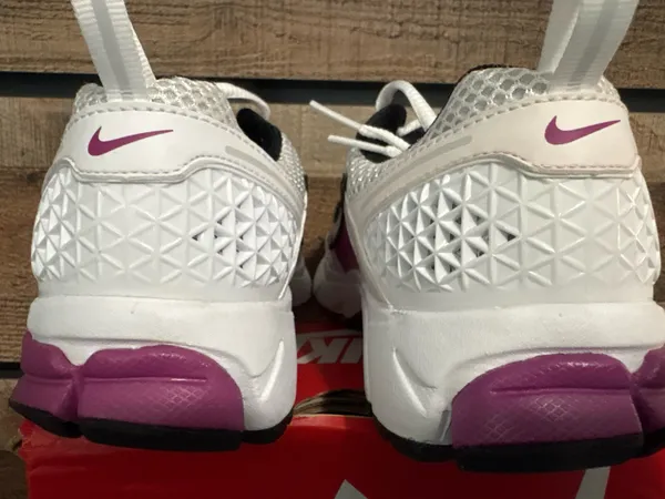 Vermeros Nike 6.5 youth, 8 women - Image 6