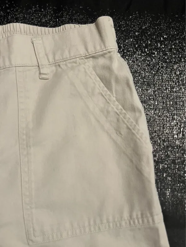 Gap these pants combine a relaxed street-style look with practical utility details. - Image 4