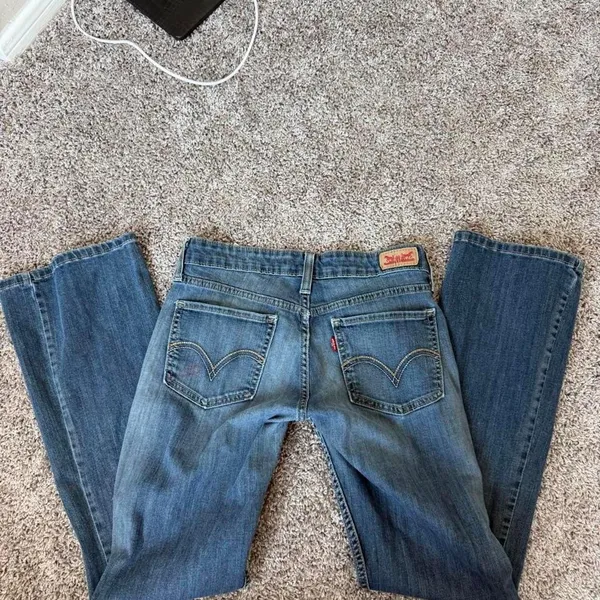 Levi’s 518 Superlow Rise flare jeans in a waist size 27 - Image 7