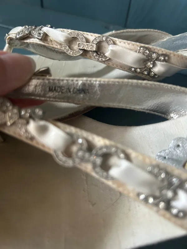 Vintage ALDO Cream Rhinestone Kitten Heel Thong Sandals | Size 39 - Bridal - Image 9