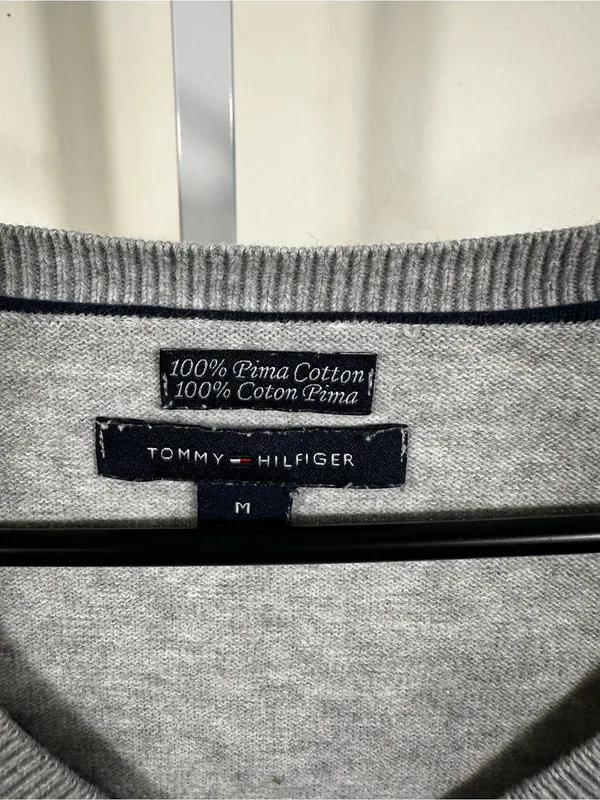 N70. Tommy Hilfiger Gray and White Argyle V-Neck Sweater - Image 2
