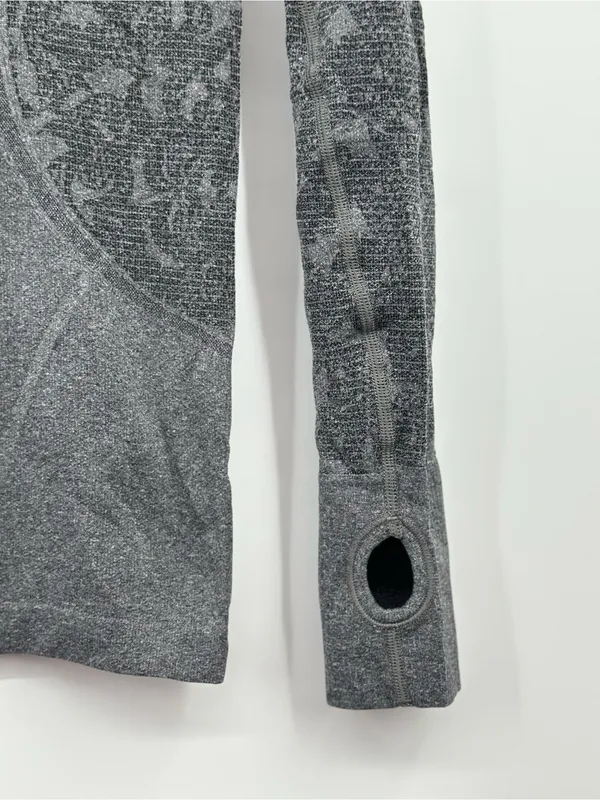 Lululemon Swiftly Tech‎ Long Sleeve Crew Heathered Black Size 6 Seamless Running - Image 6