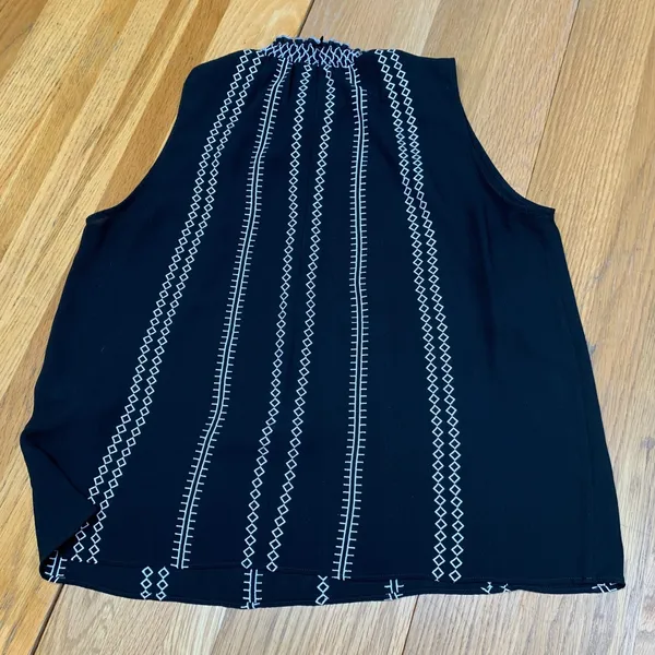White‎ House Black Market Black White Geometric Embroidered Mock Neck Blouse 14 - Image 4