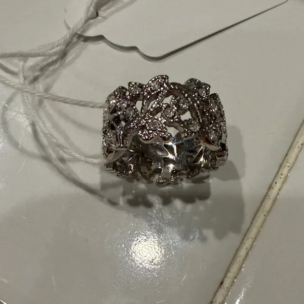 Source Unknown Elegant Silver Toned Leaf Design Ring - Image 2