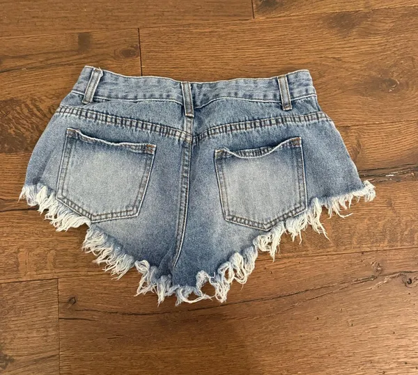 Low rise denim shorts with frayed hem size 2 - Image 2