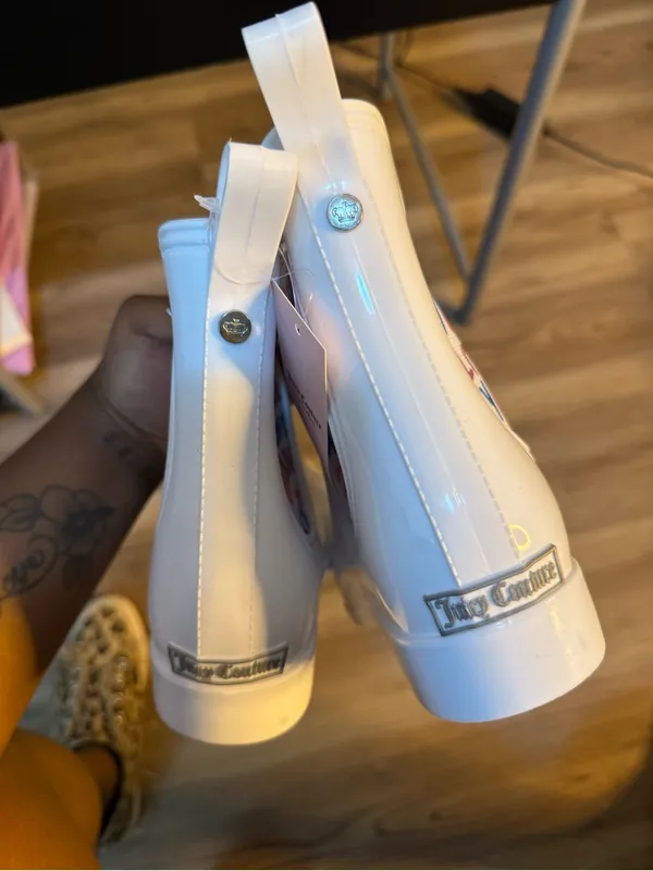 Juicy Couture White Kids Rain Chelsea Boots with Multicolor Logo Panels - Image 3