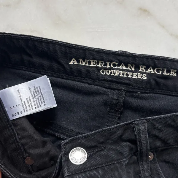 American Eagle Black Denim Mini Skirt Button Fly Frayed RawHem Distressed Size14 - Image 4