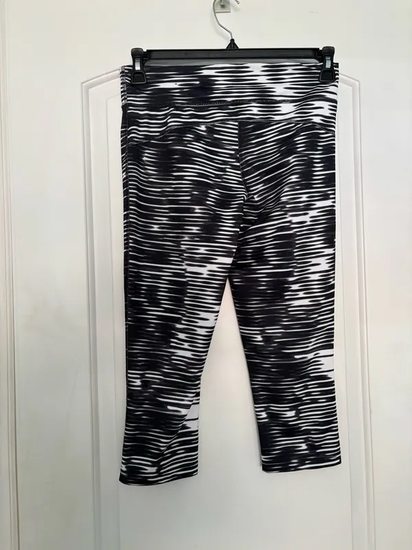 Black and white pattern leggings Size M - Image 2