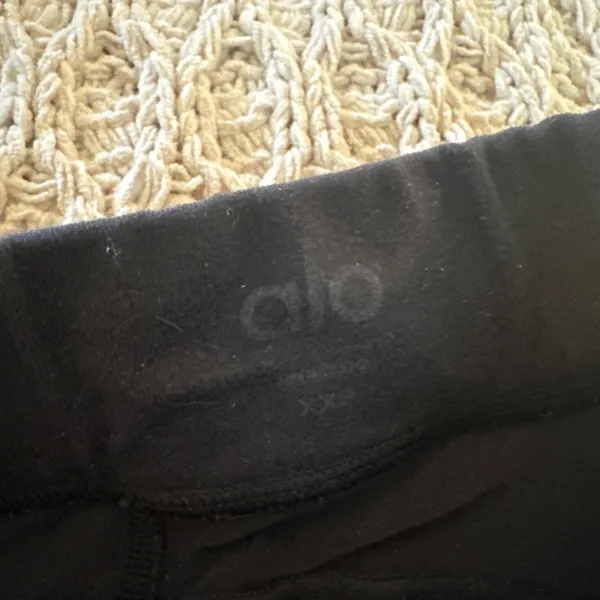 XS black Alo leggings with tie and pockets - Image 3