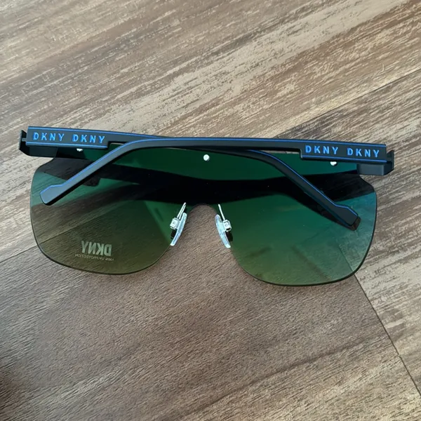 DKNY DK538S SUNGLASSES - Image 2