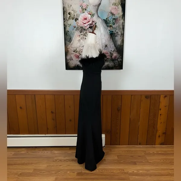 Elegant Lulu’s Extraordinary Glam Feather Trim Evening/Prom Gown! - Image 4