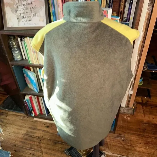 Columbia olive green two tone fleece XL gorpcore vest - Image 2