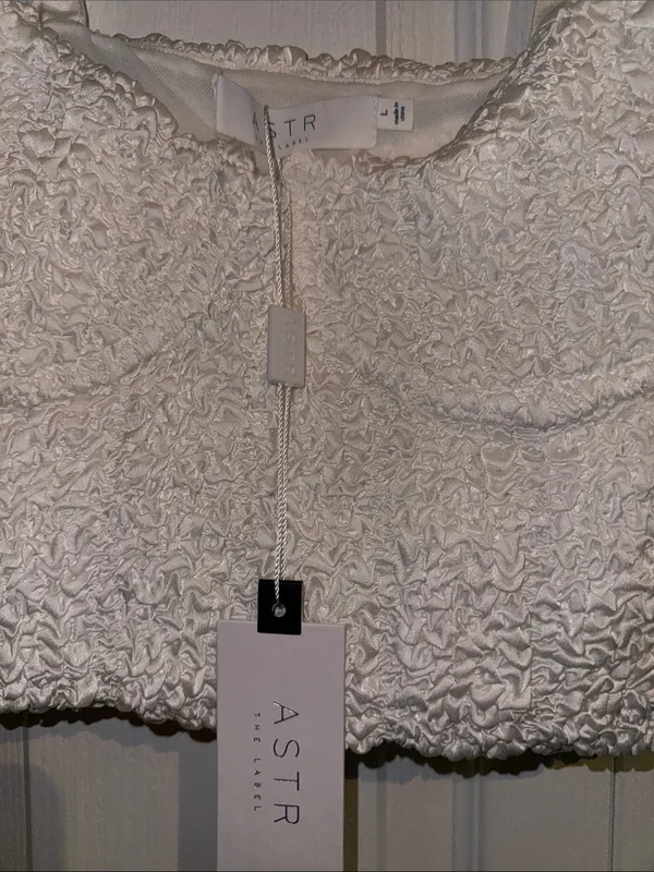 Astr White Textured Bustier Crop Top with Underwire - Image 2