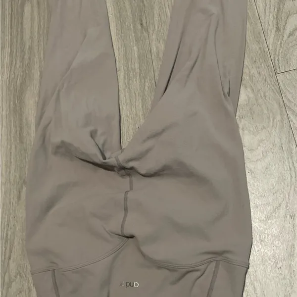 High-Rise Women's Leggings in Dusty Mauve - Image 3