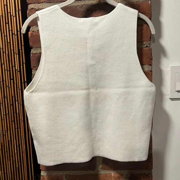 Minimalist Quiet Luxury White Button-Front Knit Vest Sweater Shell New M - Image 4