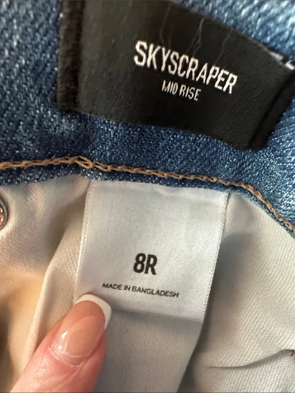 Express “Skyscraper” Mid Rise Light Wash Women's Jeans- New with Tags- 8 Regular - Image 14