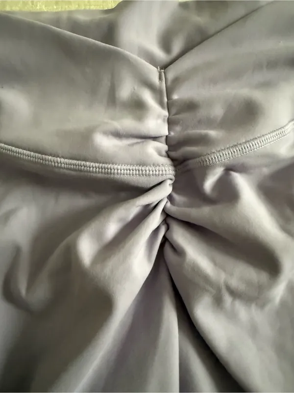 Violate The Dress Code High-Waist V-Back Leggings in Soft Lavender - Image 8