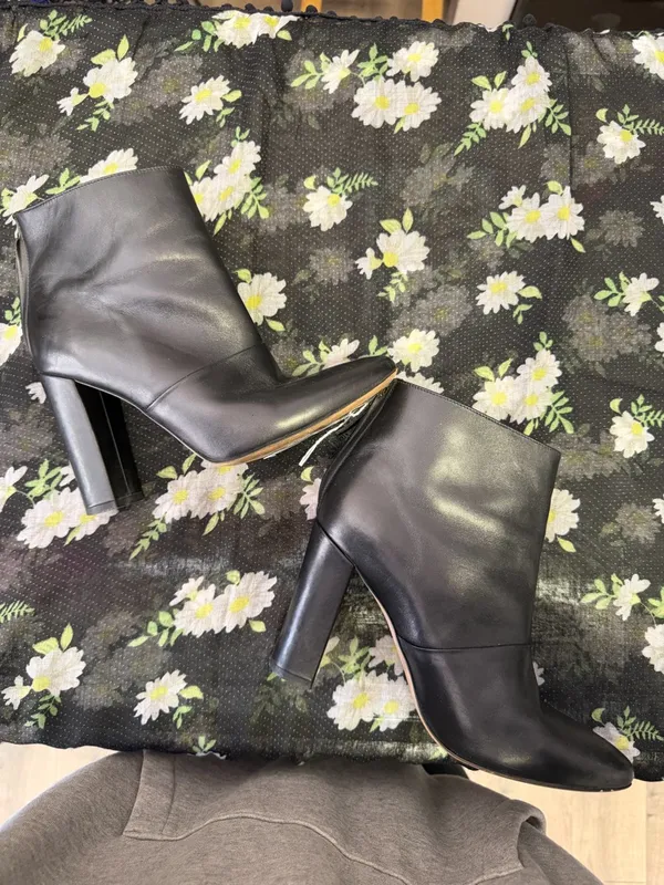 J.Crew Women’s Black Leather Ankle Booties with Block Heel. Size: 7.5 - Image 4