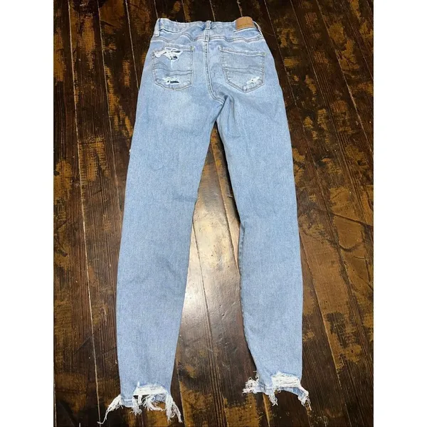 American Eagle destroyed light wash curvy hi-rise 00 jeggings - Image 3