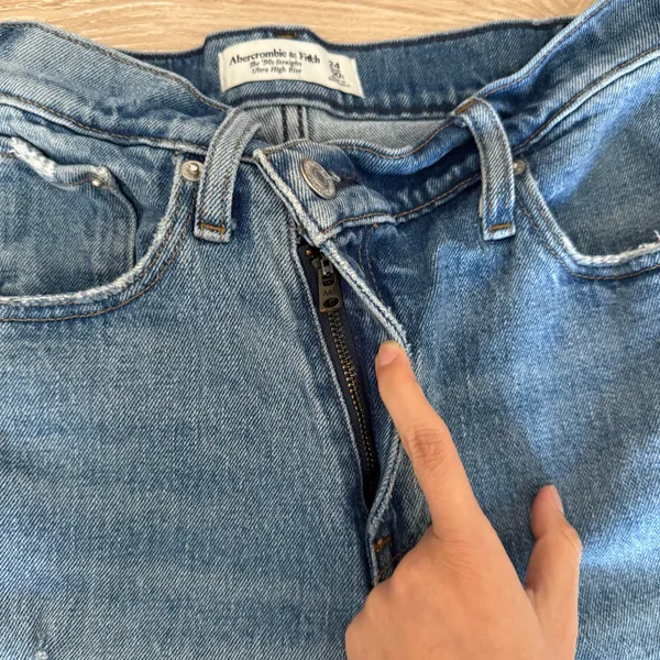 Abercrombie & Fitch 24/00 Short 90s Straight Ultra High Rise Jeans Criss Cross - Image 9