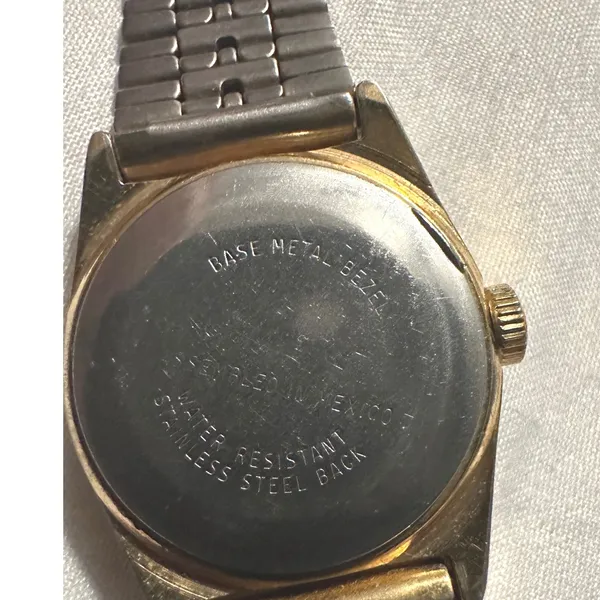 Vintage Timex Women's Watch Gold Tone Water Resistant Analog‎ Wristwatch - Image 3