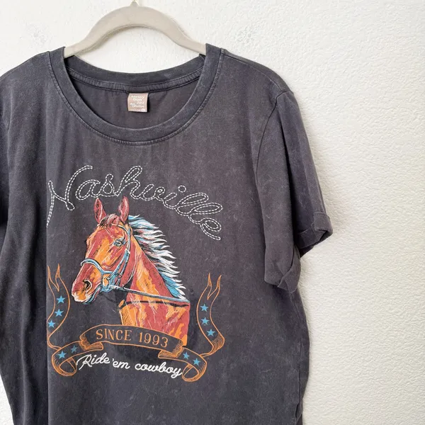 [Messy Bun Just Chillin] Gray Nashville Embroidered Graphic T-Shirt Size Large L - Image 7