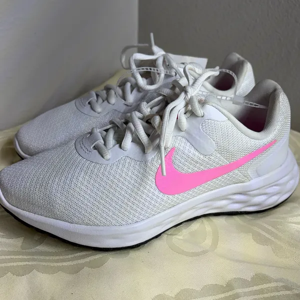 Nike White and Pink revaloution 6 Running Shoes size 5.5 NWT - Image 4