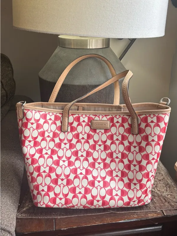 Authentic coach 1941 C monogram signature coated leather trim leather tote - Image 4