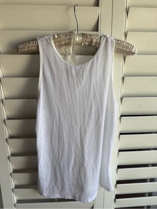Lulelemon White Sleeveless Tank Top sz 2 - Image 2