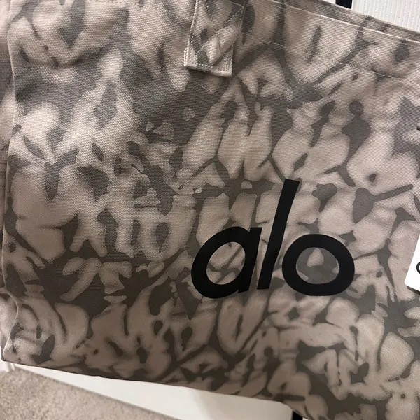 ALO Yoga Gray Women's Tote Bag - Image 3