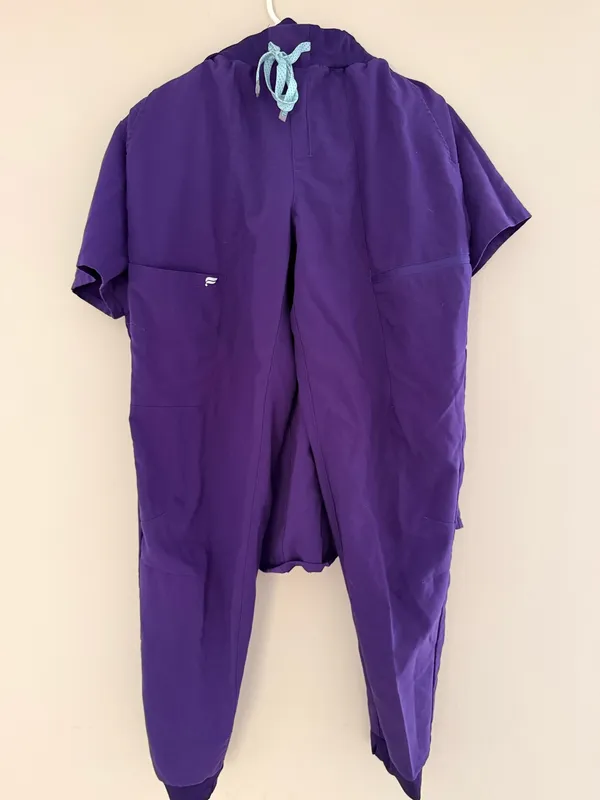 Fabletics Scrub Set - Image 3