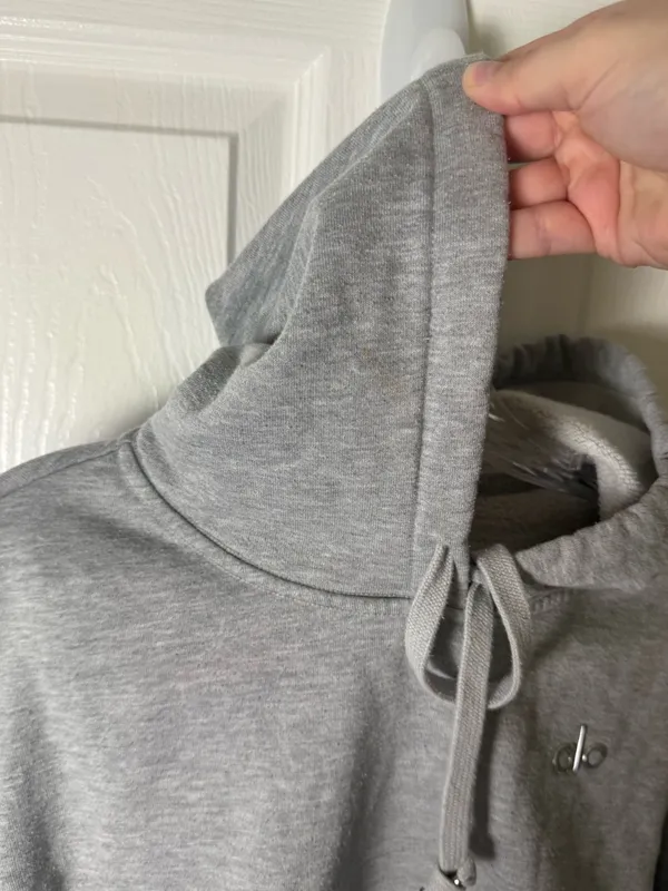 Alo Yoga Accolade Hoodie in Athletic Heather Grey XS - Image 4