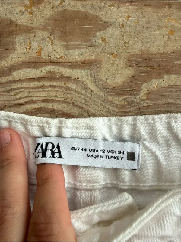 Zara Distressed White Jeans size 12 - Image 3