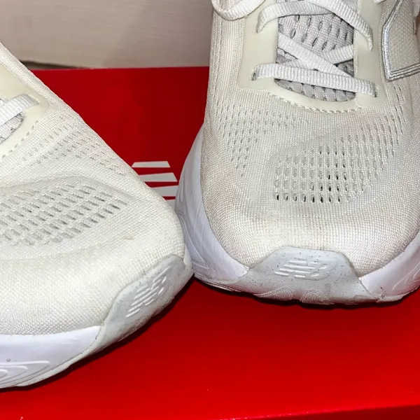New balance, fresh foam X 1080 V14 women’s 8 White and Beige Newish in box - Image 6