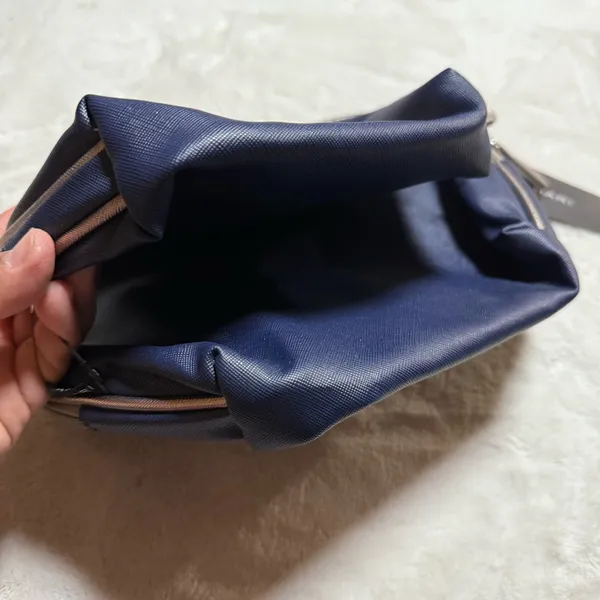 Tahari Toiletry Bag Set - Image 2