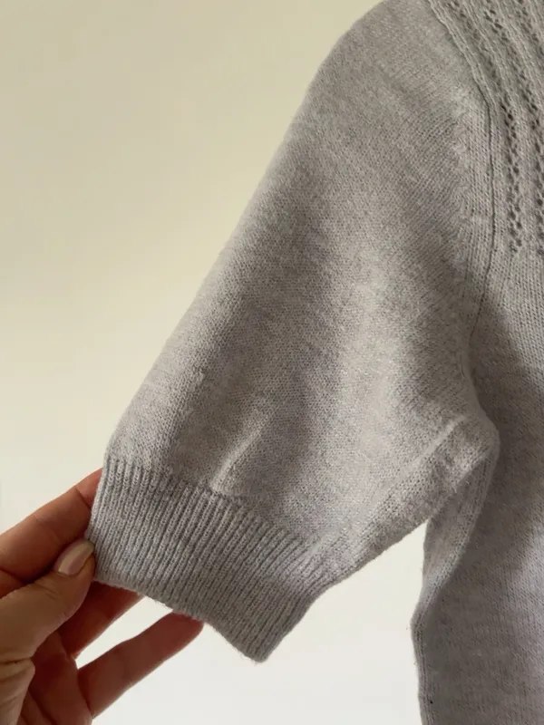 Banana Republic Gray Pointelle Puff Sleeve Sweater Tee XS - Image 4