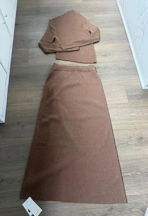 Commense NEW Caramel Slit Maxi Knit Set Skirt and Top Size M Ribbed Asymmetrical - Image 4