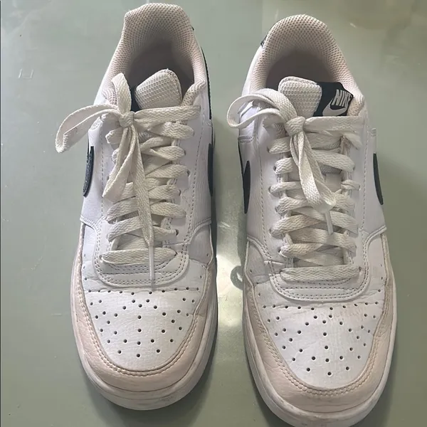 Nike White and Black Sneakers - Image 4
