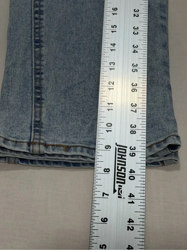 Frye Straight Leg High Rise Denim Jeans Women’s Size 6/28 Light Wash Blue - Image 4