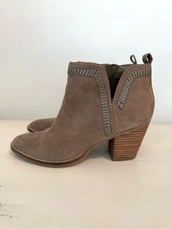 Dolce Vita Taupe Suede Ankle Booties Whipstitch Trim Block Heel Size 8 - Image 2