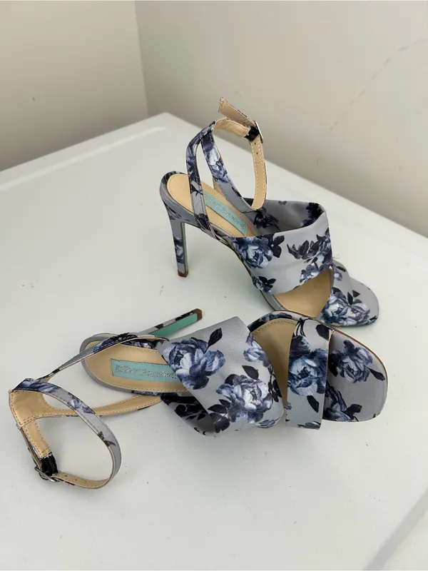Betsey Johnson Blue Floral Heeled Sandals Size 6M - Image 5